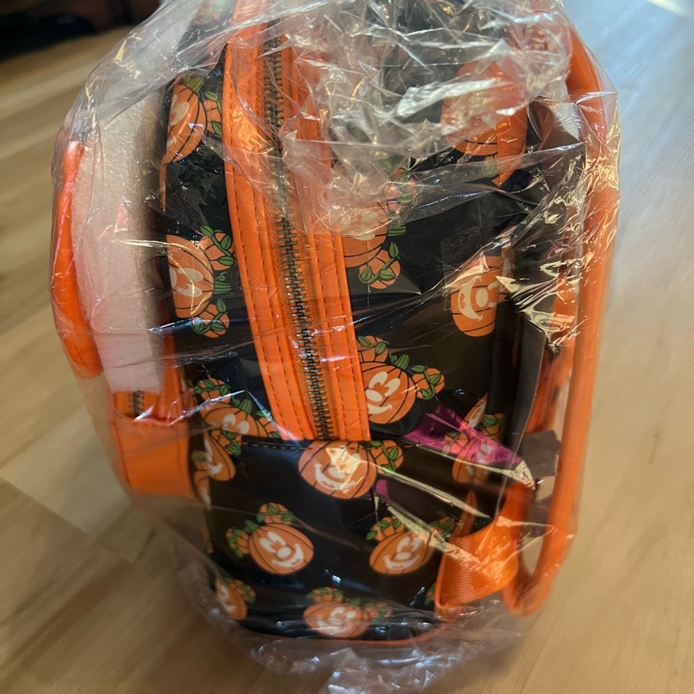 Mickey Pumpkin Loungefly bag, new with tags - Picture 3 of 3